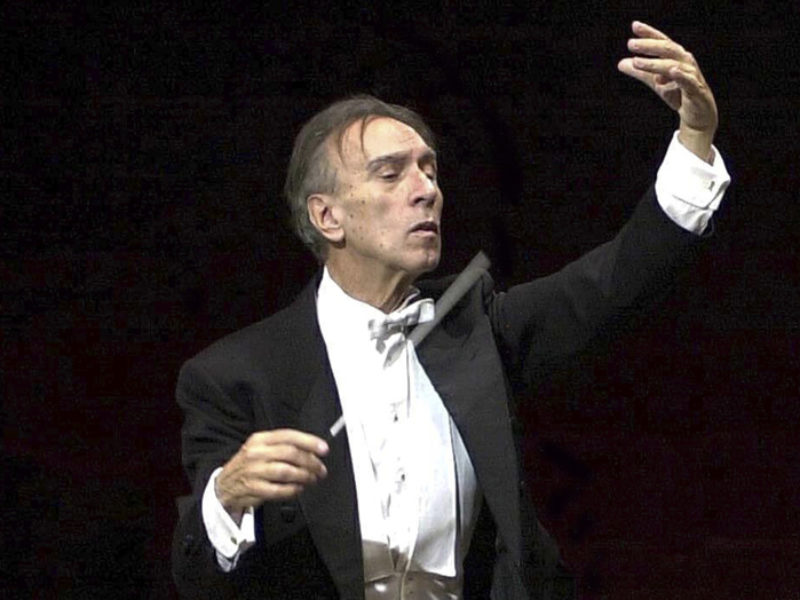 Claudio Abbado in 2001.